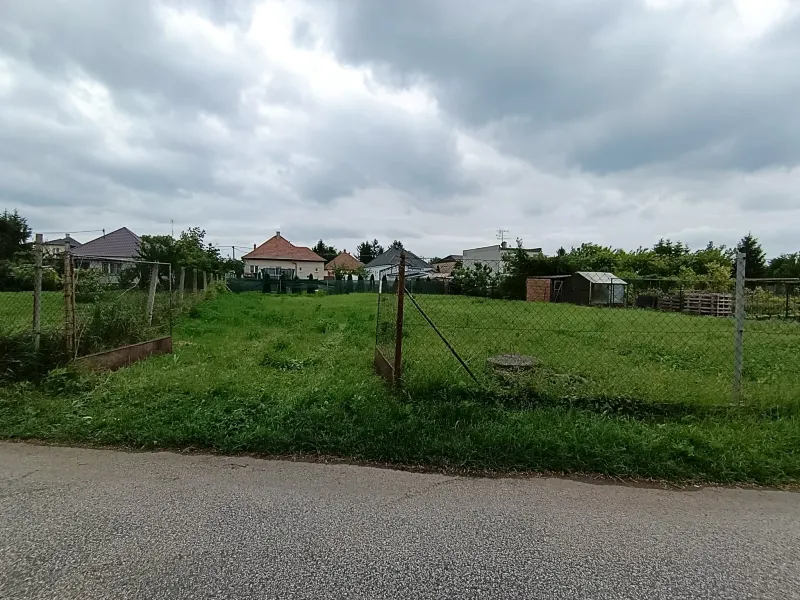 Stavebný pozemok na prestížnej adrese s úrodnou pôdou (Palárikovo, Kukučínova) - Foto 5