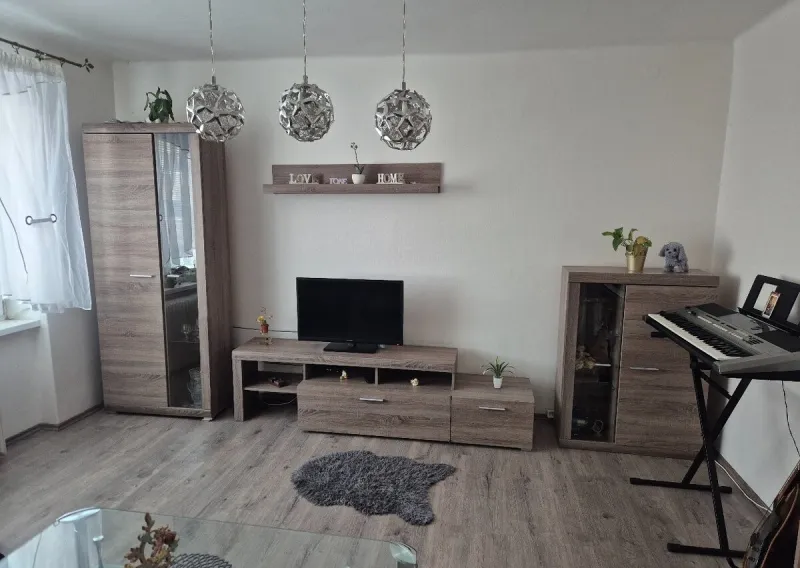 Hotová investícia s okamžitým výnosom: Kompletne zrekonštruovaný 3-izbový byt (Komárno, Sústružnícka ul.) - Foto 3