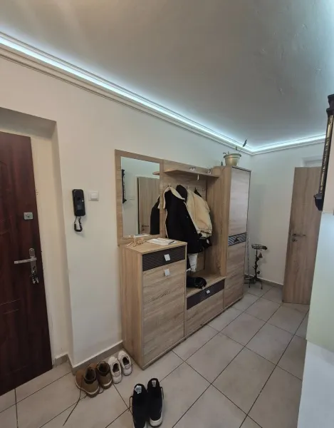 Hotová investícia s okamžitým výnosom: Kompletne zrekonštruovaný 3-izbový byt (Komárno, Sústružnícka ul.) - Foto 2