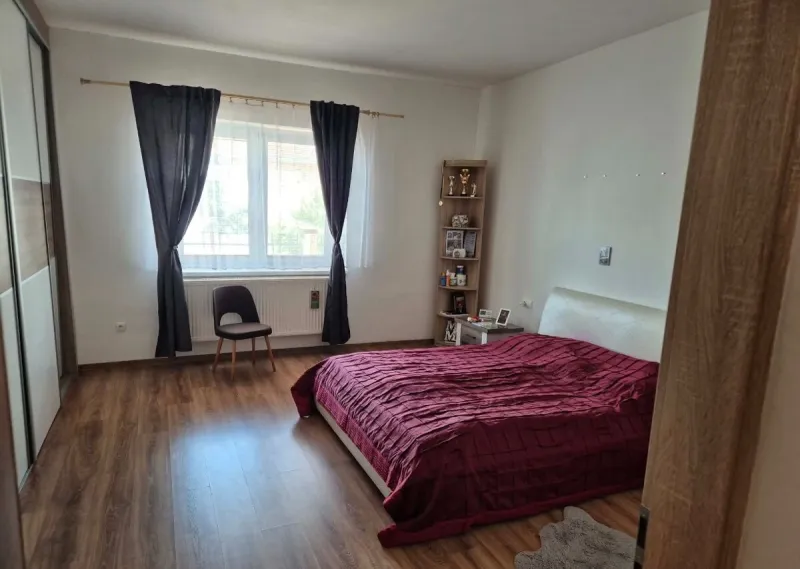Kompletne obnovený dom s bazénom a terasou: 4-izbový rodinný dom (Zemné, Ľaliová ul.) - Foto 3