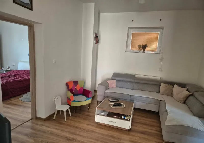 Kompletne obnovený dom s bazénom a terasou: 4-izbový rodinný dom (Zemné, Ľaliová ul.) - Foto 2