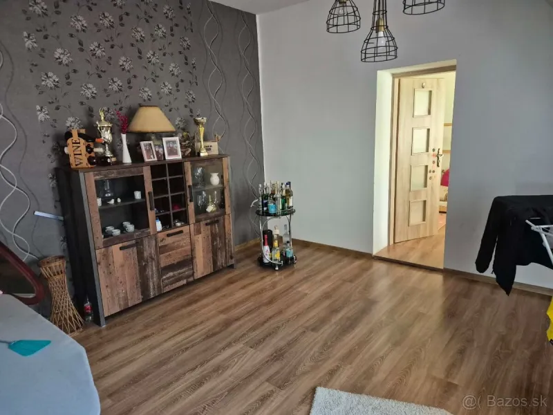 Kompletne obnovený dom s bazénom a terasou: 4-izbový rodinný dom (Zemné, Ľaliová ul.) - Foto 5