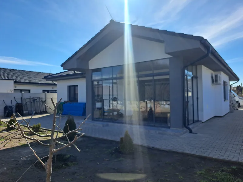 Moderná novostavba so zimnou záhradou a garážou (Nové Zámky) - Foto 2
